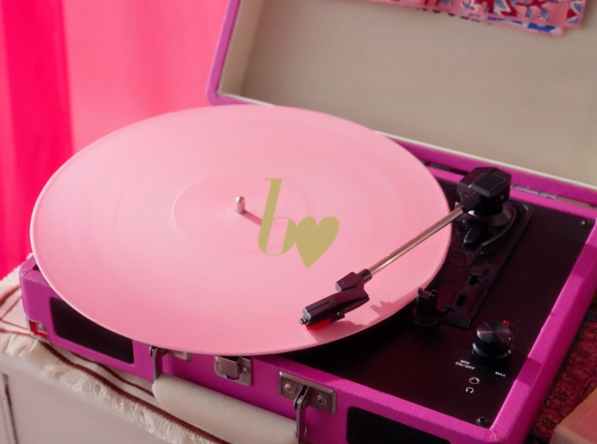 公式】b idol（ビーアイドル）